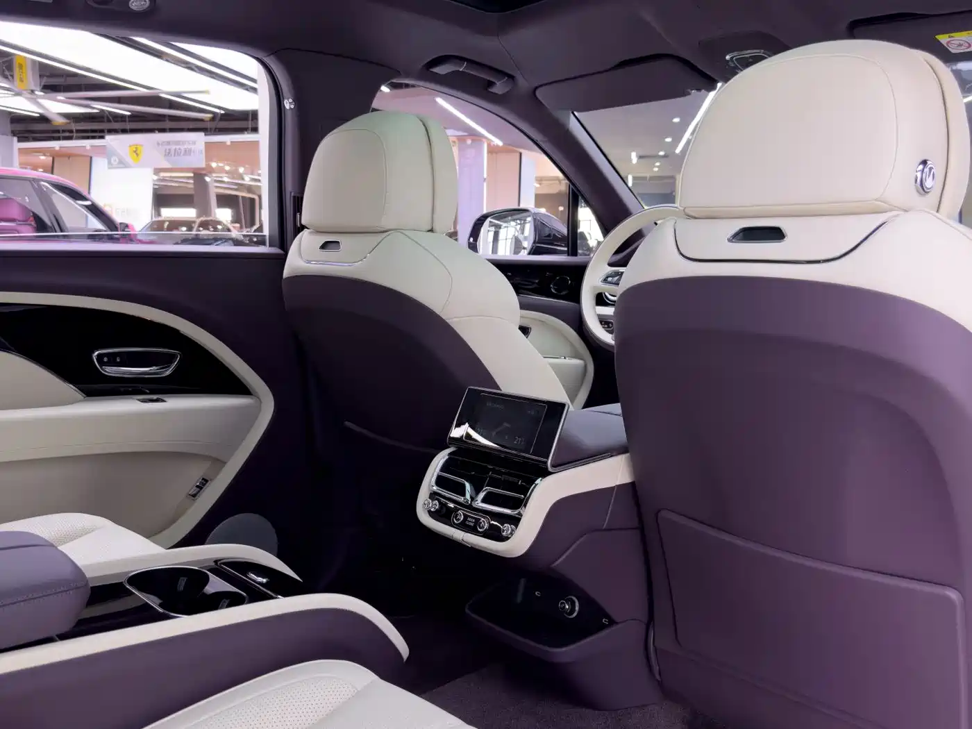 Bentley Bentayga 2025 2024 4.0T V8 Long Wheelbase