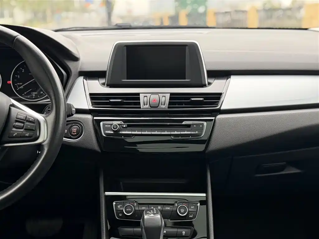 BMW 2 Series Touring 2016 220i Leading Model фото 21