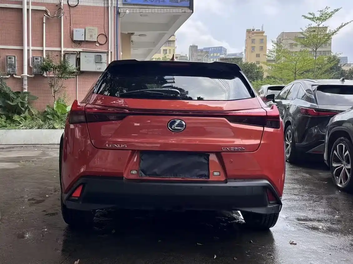 LEXUS UX