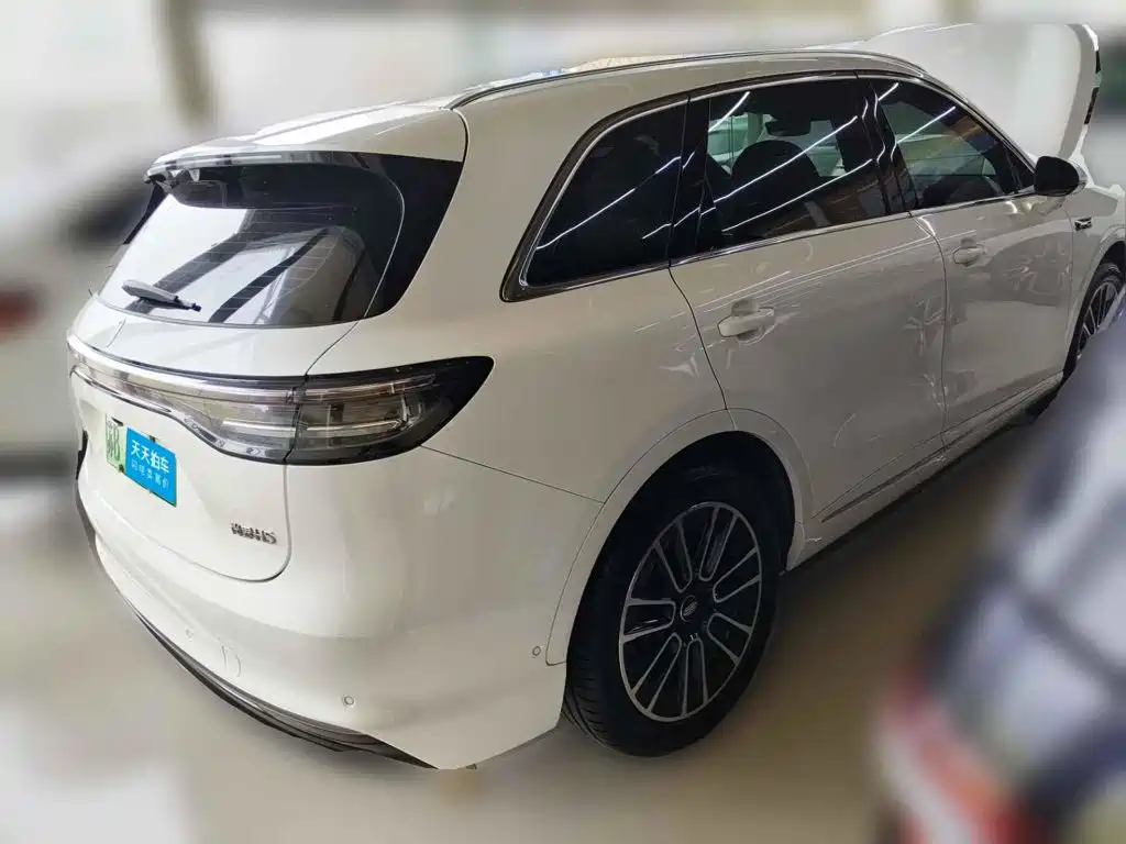 Фото 2 - Shangjie SUV