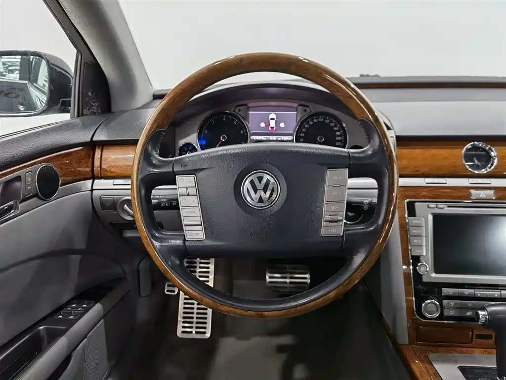 Volkswagen Phaeton 2009 Model 3.6L V6 5-seat Extended Comfort фото 11