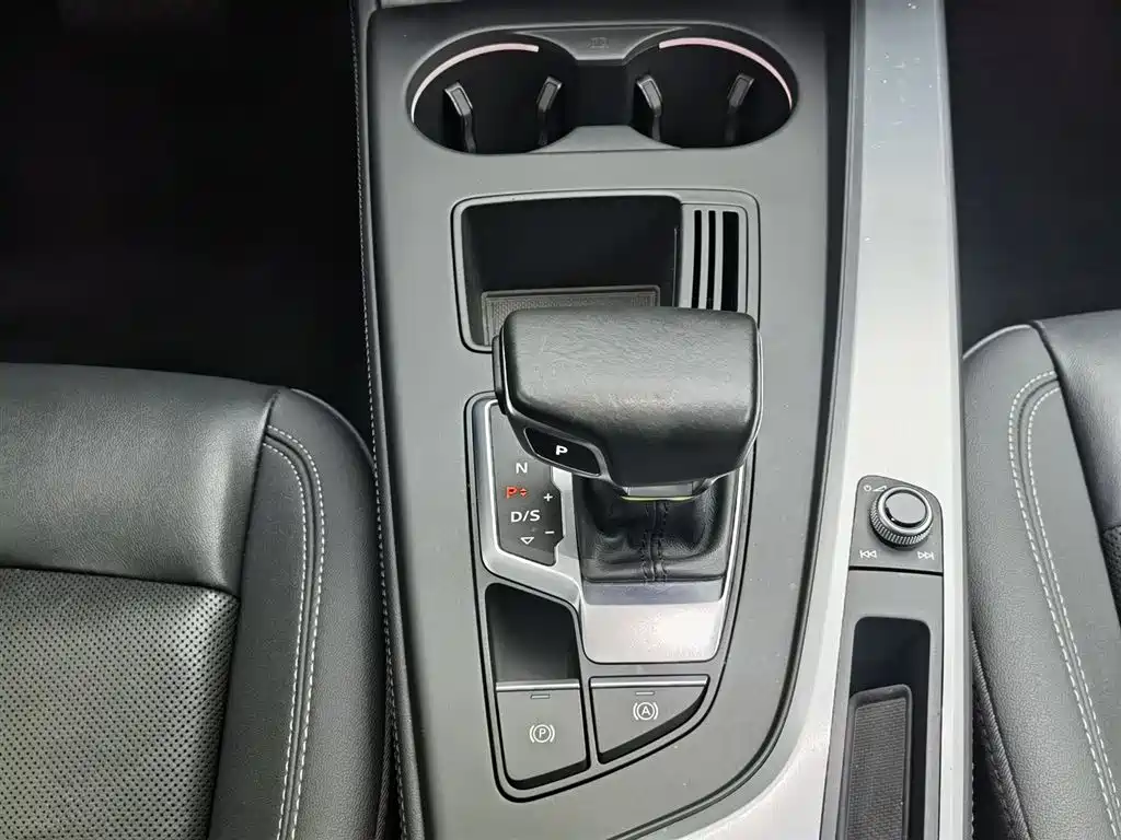 Audi A4L 2020 40 TFSI Luxury Elegance фото 13