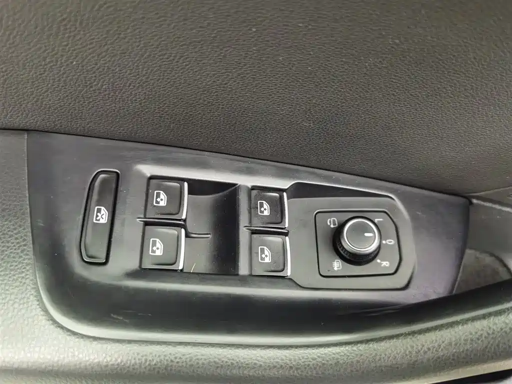 Volkswagen Magotan 2018 330TSI DSG Luxury фото 9