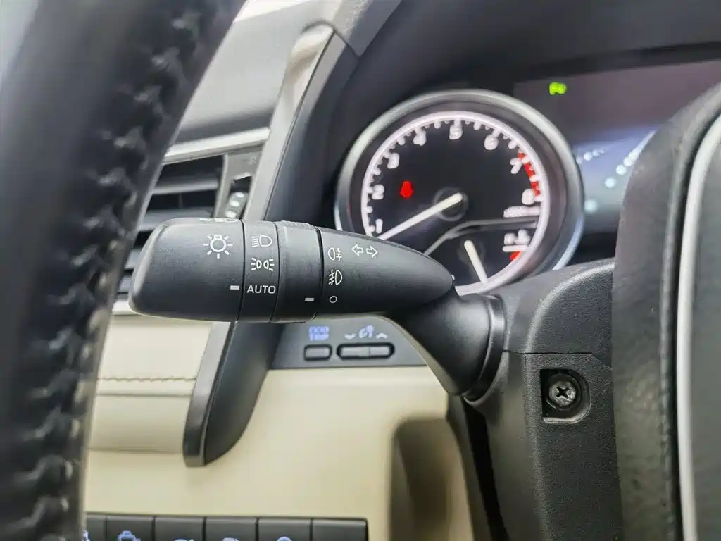 Toyota Camry 2018 2.5G Luxury Edition фото 21