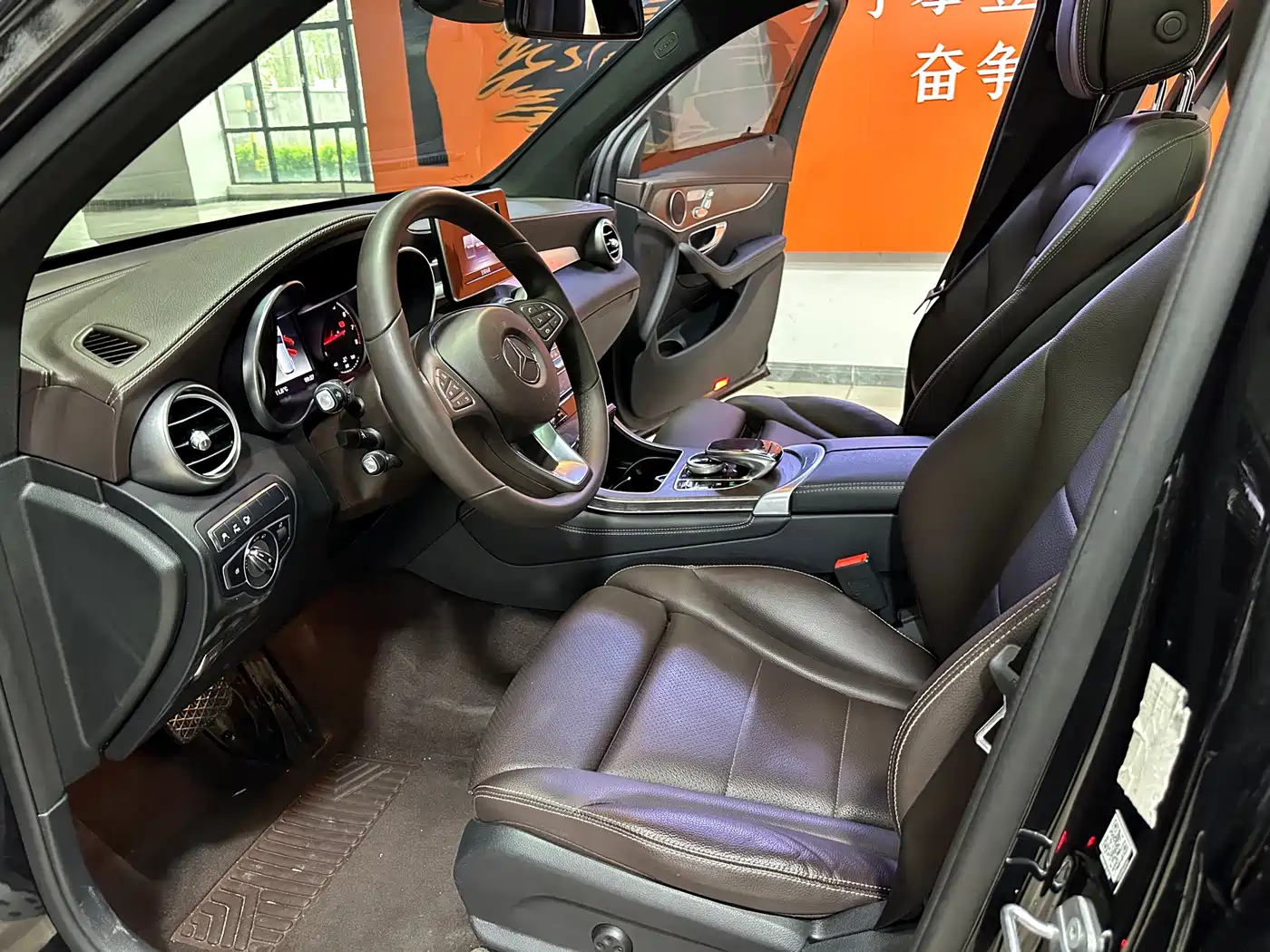 Mercedes-Benz GLC 2018 GLC 300 4MATIC Dynamic фото 5