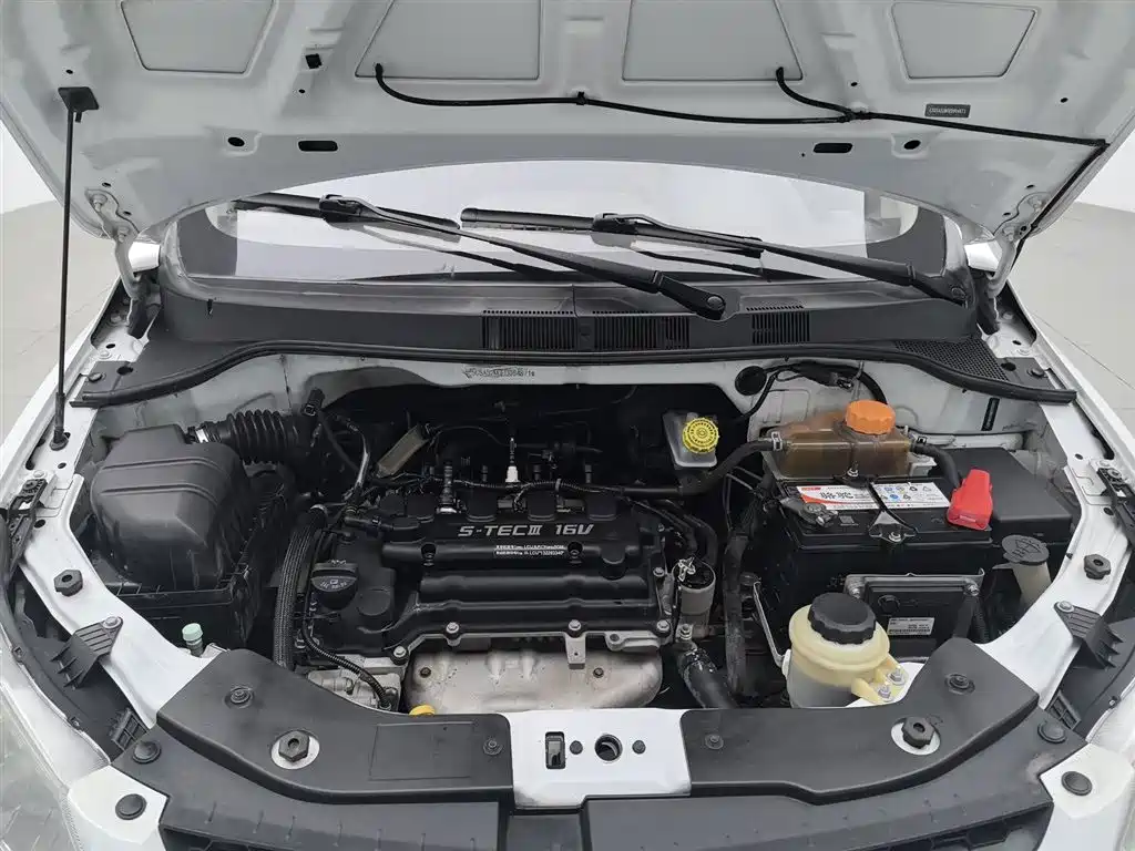Chevrolet Sail 2013 Sedan 1.4L Manual Premium Happiness Edition фото 6
