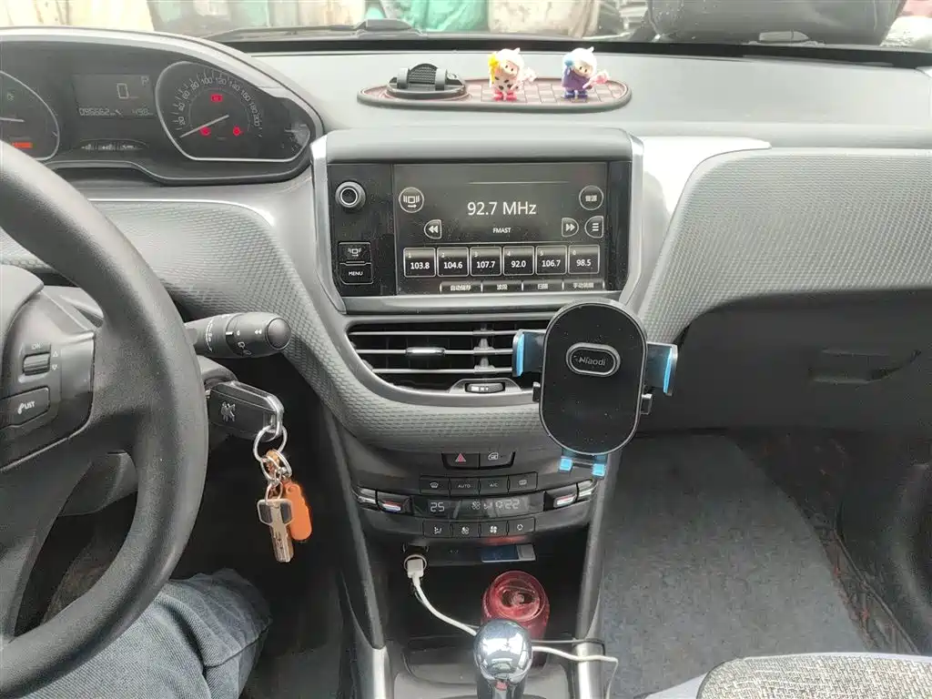 Peugeot 2008 2014 1.6L Automatic Fashion Edition фото 6