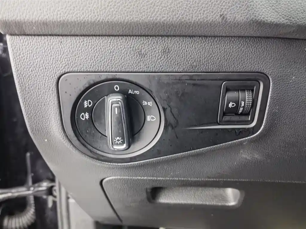 Volkswagen Tiguan L 2021 330TSI Automatic 2WD R-Line Premium фото 21