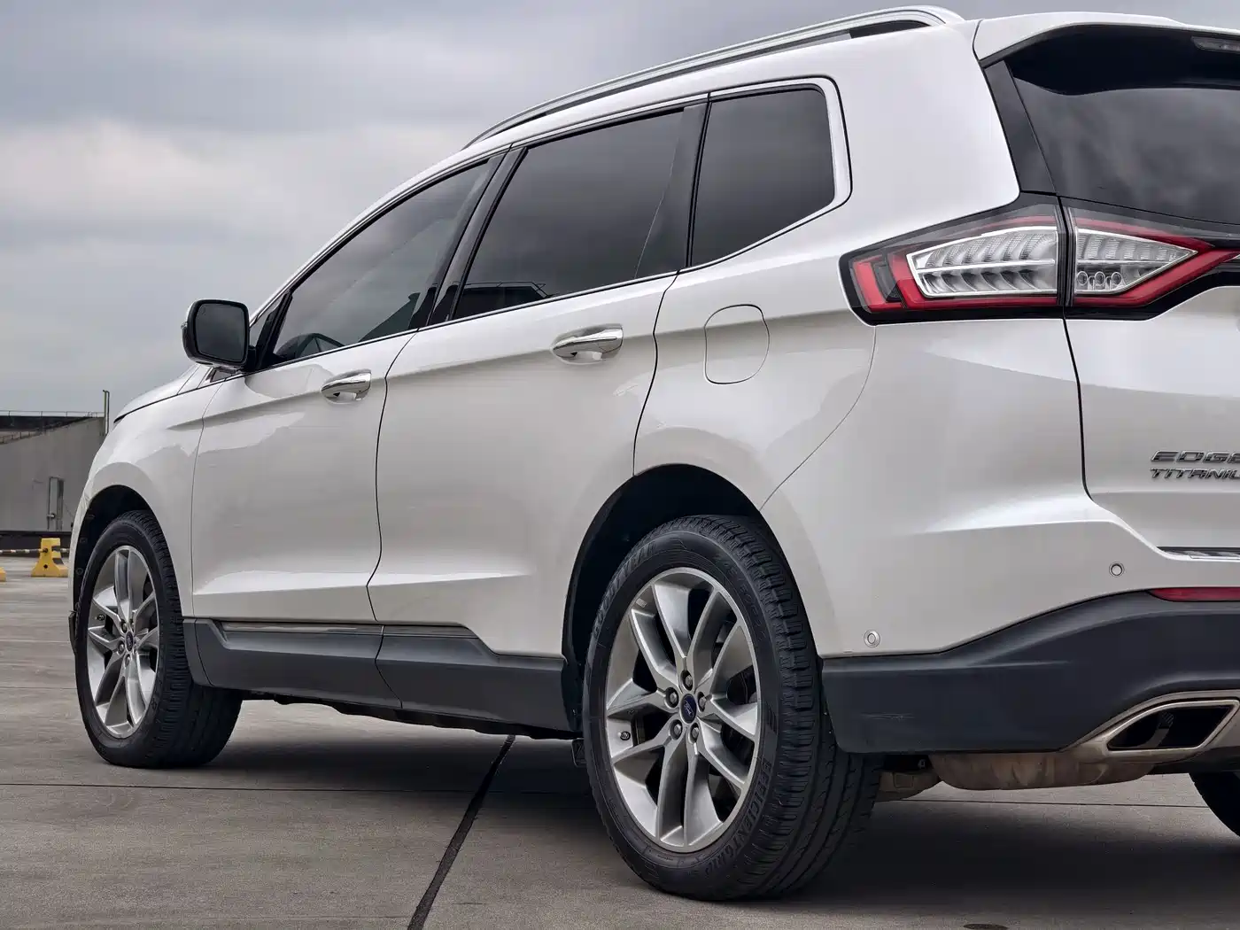 Photo 5 - Ford Edge