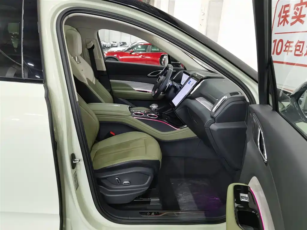 Hongqi HS3 2023 2.0T 4WD Achievement Edition фото 23
