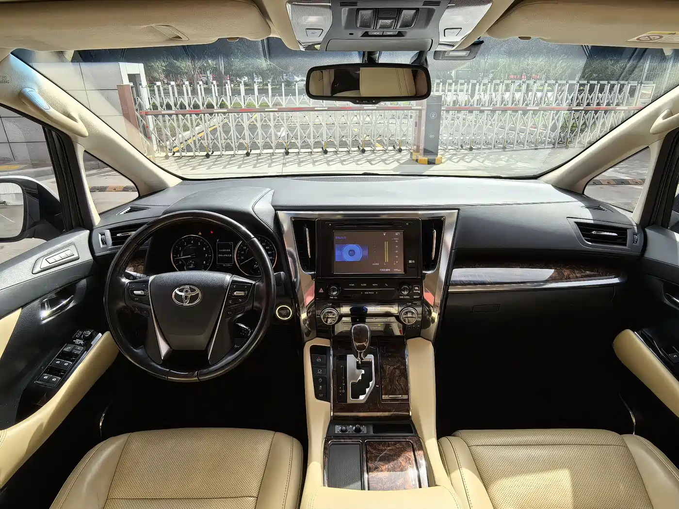 Toyota Alphard 2018 3.5L Luxury фото 7