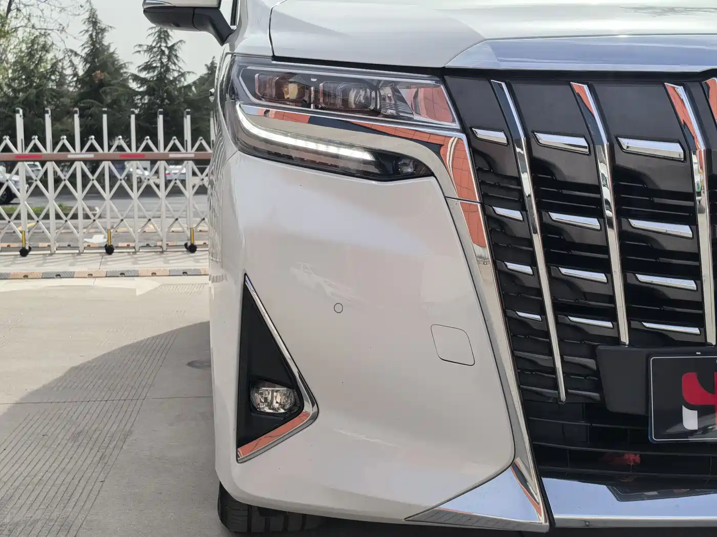 Toyota Alphard 2018 3.5L Luxury фото 20