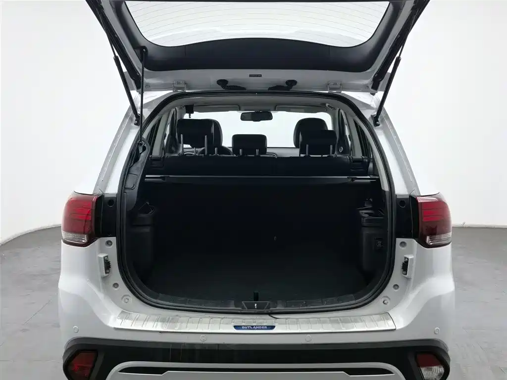 Mitsubishi Outlander 2019 2.4L 4WD Deluxe Edition 5-seater China V фото 16