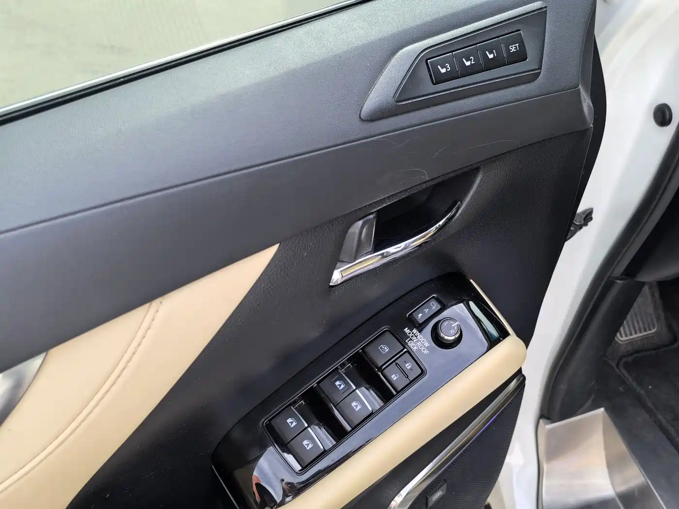 Toyota Alphard 2018 3.5L Luxury фото 21
