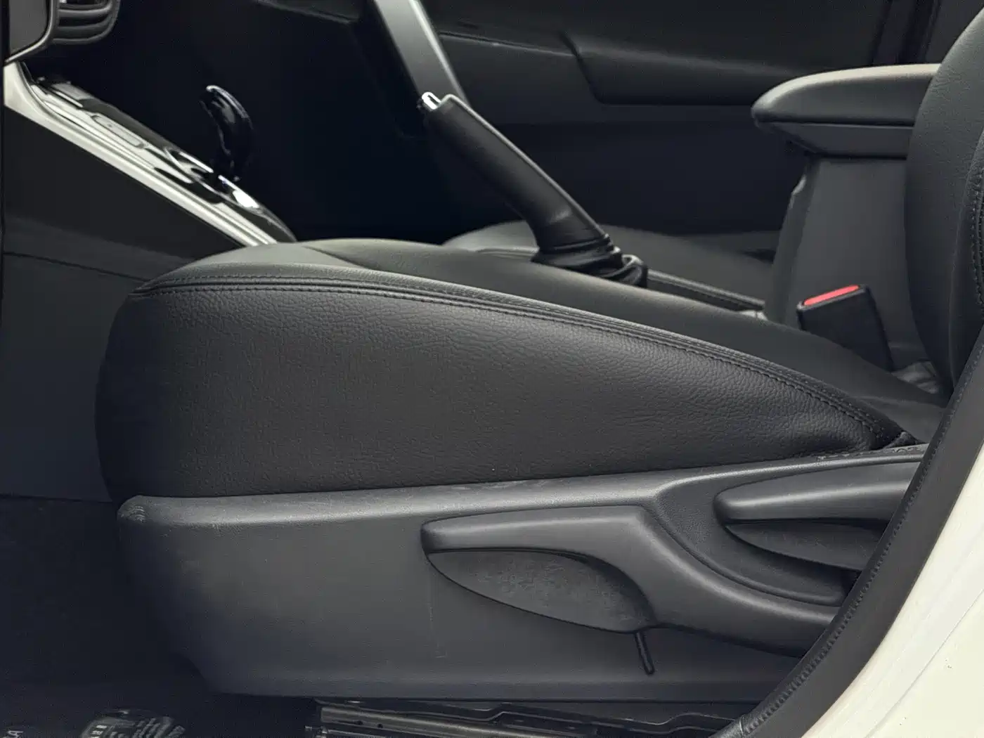 Toyota Corolla 2018 Hybrid 1.8L E-CVT Smart Edition фото 16