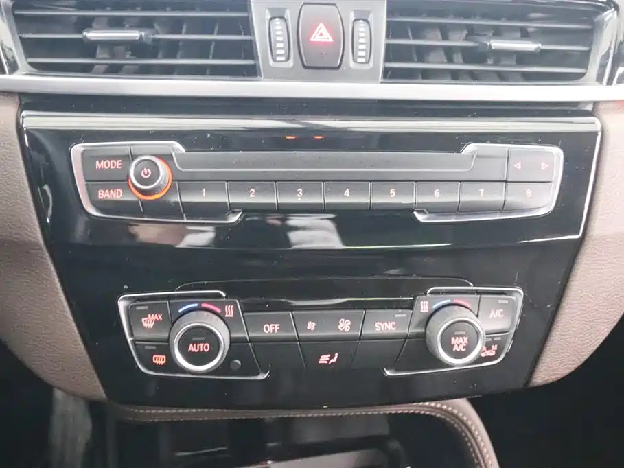 BMW X1 2018 sDrive18Li Premium Model фото 9