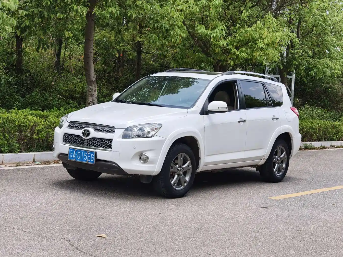 Photo 1 - Toyota RAV4 Rongfang
