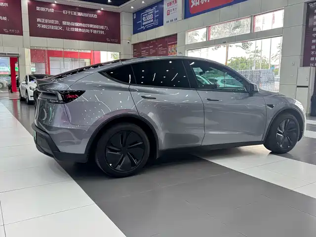 Tesla Model Y 2026 Rear-Wheel Drive — фото 5