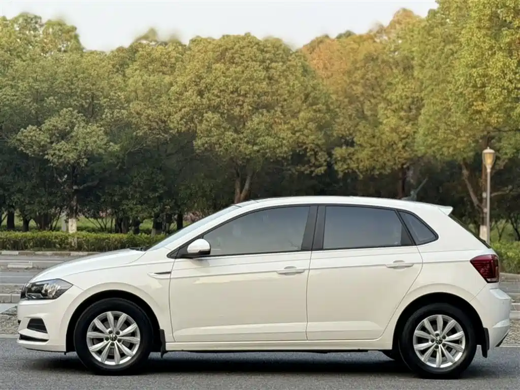 Volkswagen Polo 2021 Plus 1.5L Automatic Colorful Tech Edition фото 23
