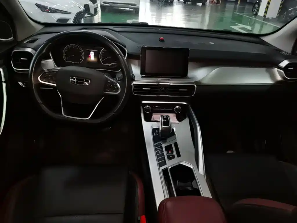 Фото 10 - Geely Coolray