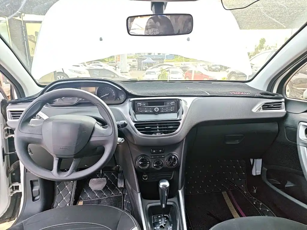 صورة 6 - Peugeot 2008