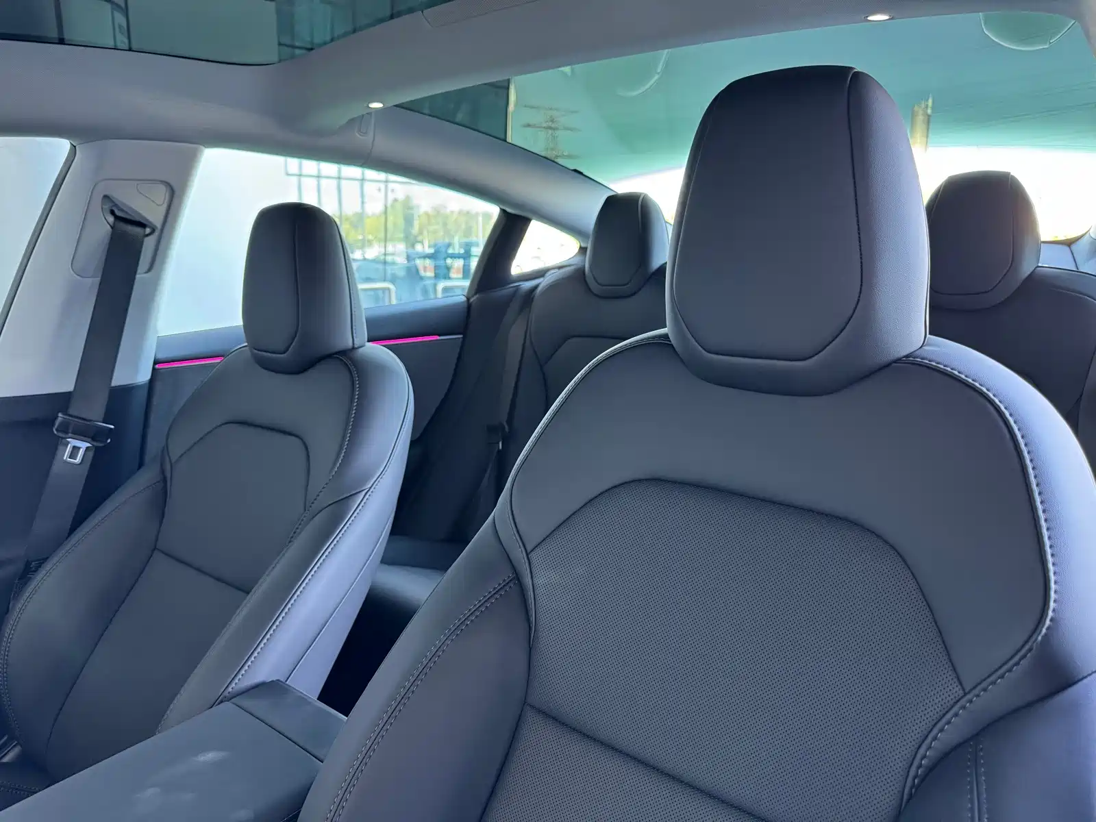 Фото 6 - Tesla Model 3