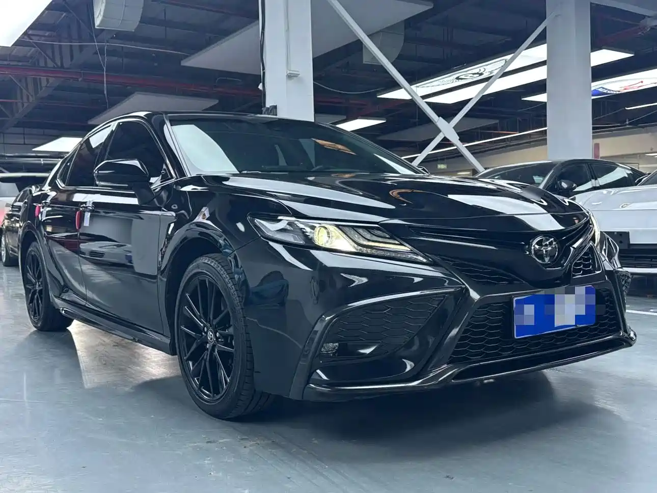 Фото 3 - Toyota Camry