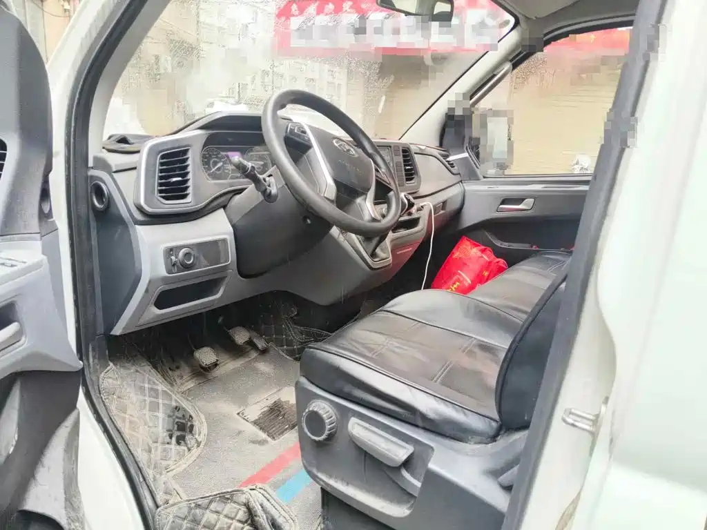 SAIC Maxus Xintu V80 2024 2023 2.0T Manual Classic Aoyun Short Wheelbase Medium Roof 5/6 Seats