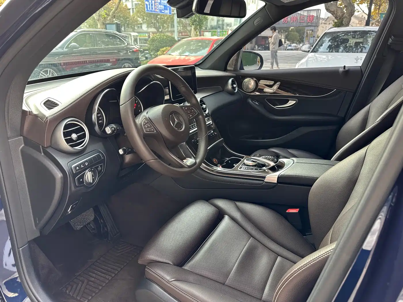 Mercedes-Benz GLC 2018 Facelift GLC 260 4MATIC Luxury фото 4