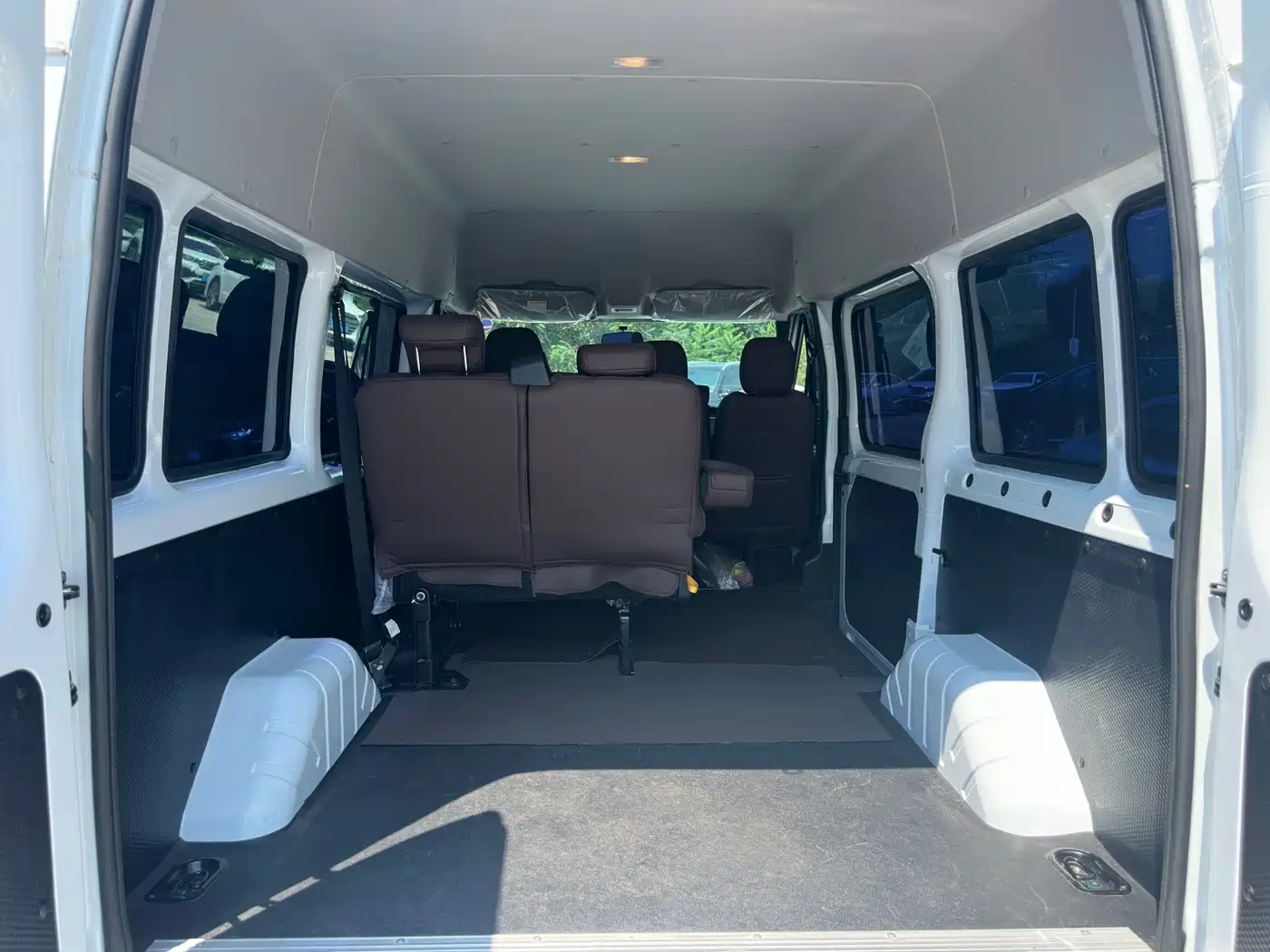 Jiangling JMC Fushun 2024 2023 Model 2.0T Automatic Short Wheelbase Medium Roof Commercial MPV 6 Seats
