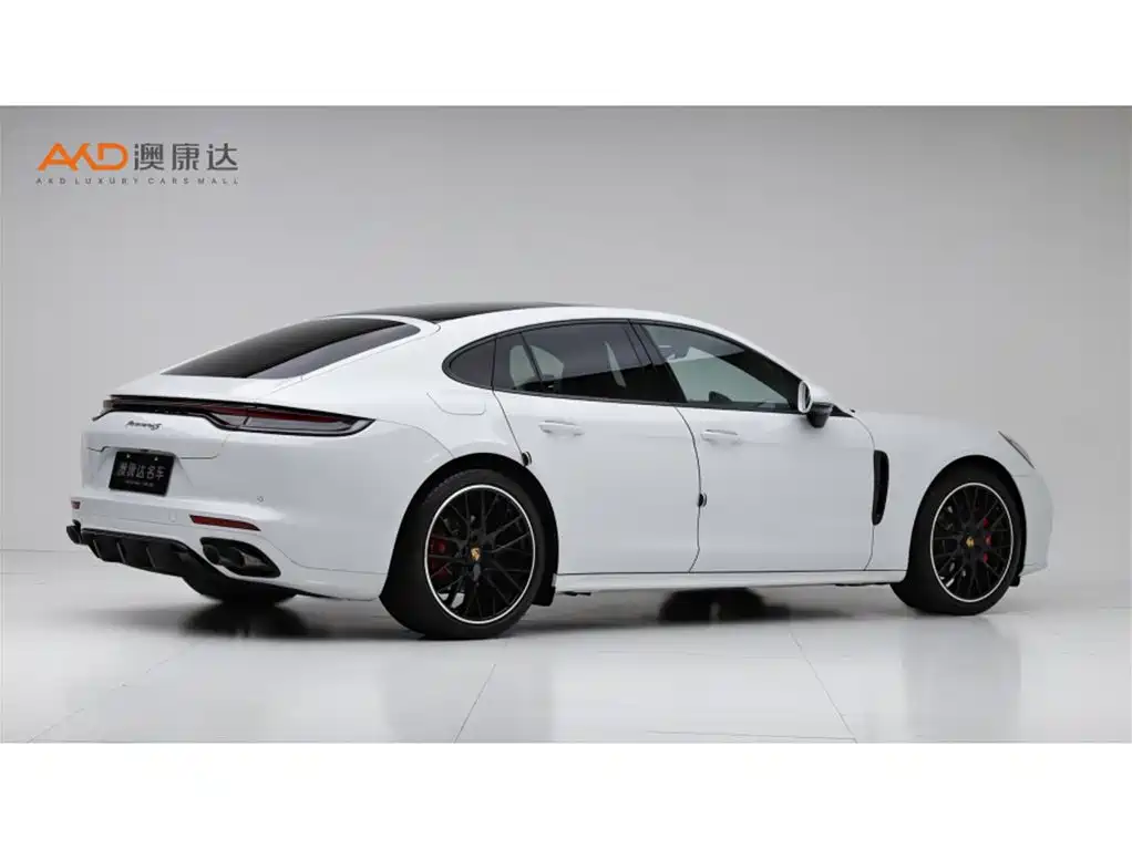 Фото 3 - Porsche Panamera