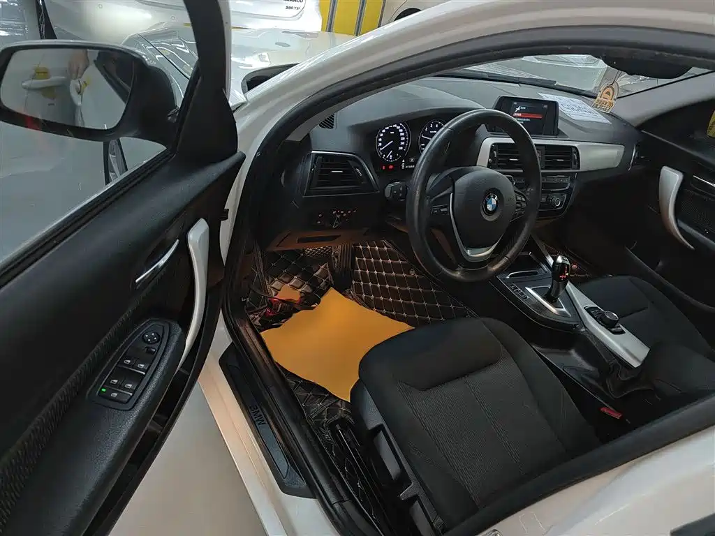 BMW 1 Series (Import) 2018 118i Leading фото 16