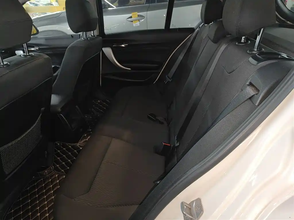 BMW 1 Series (Import) 2018 118i Leading фото 17