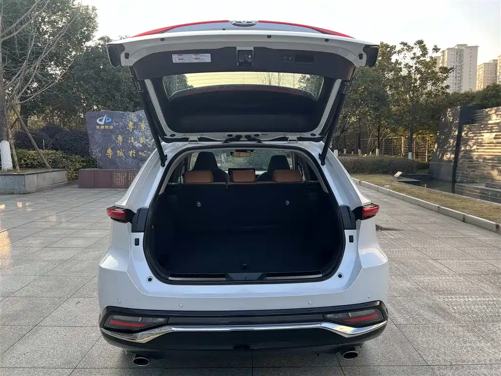 Toyota Venza 2022 2.0L CVT AWD Ultimate Edition фото 11