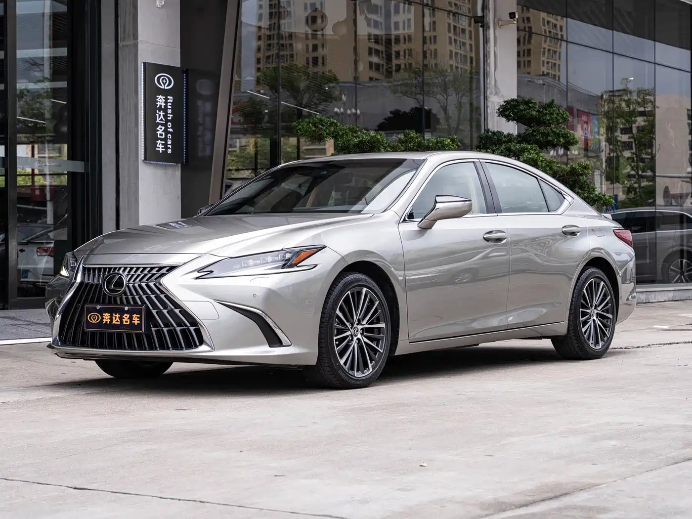 Lexus ES 2022 300h Ultimate Edition
