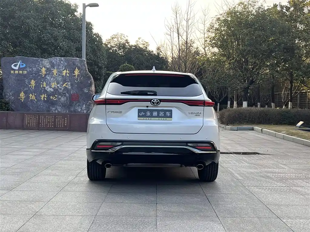 Toyota Venza 2022 2.0L CVT AWD Ultimate Edition фото 16
