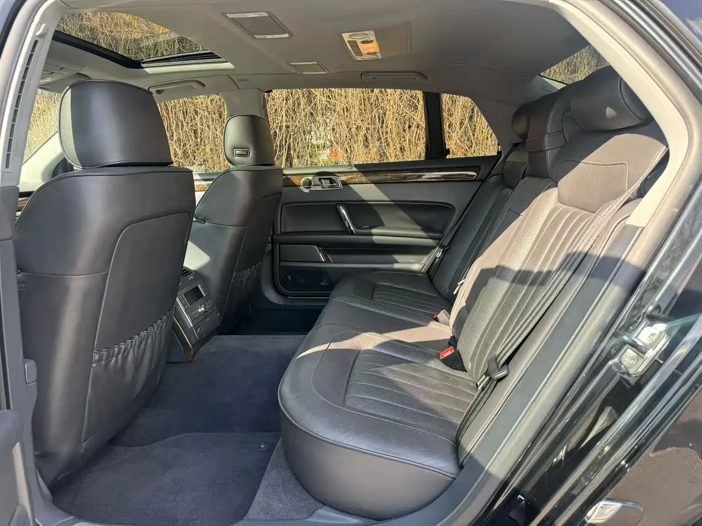 Volkswagen Phaeton 2011 3.6L V6 5-seat Extended Business Edition фото 6