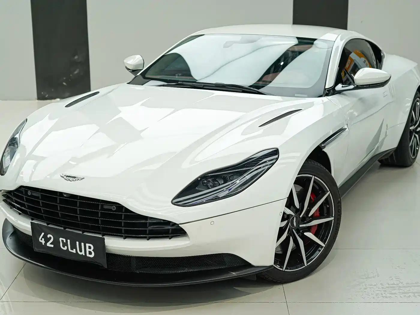 Aston Martin DB11 2020 4.0T V8 Coupe