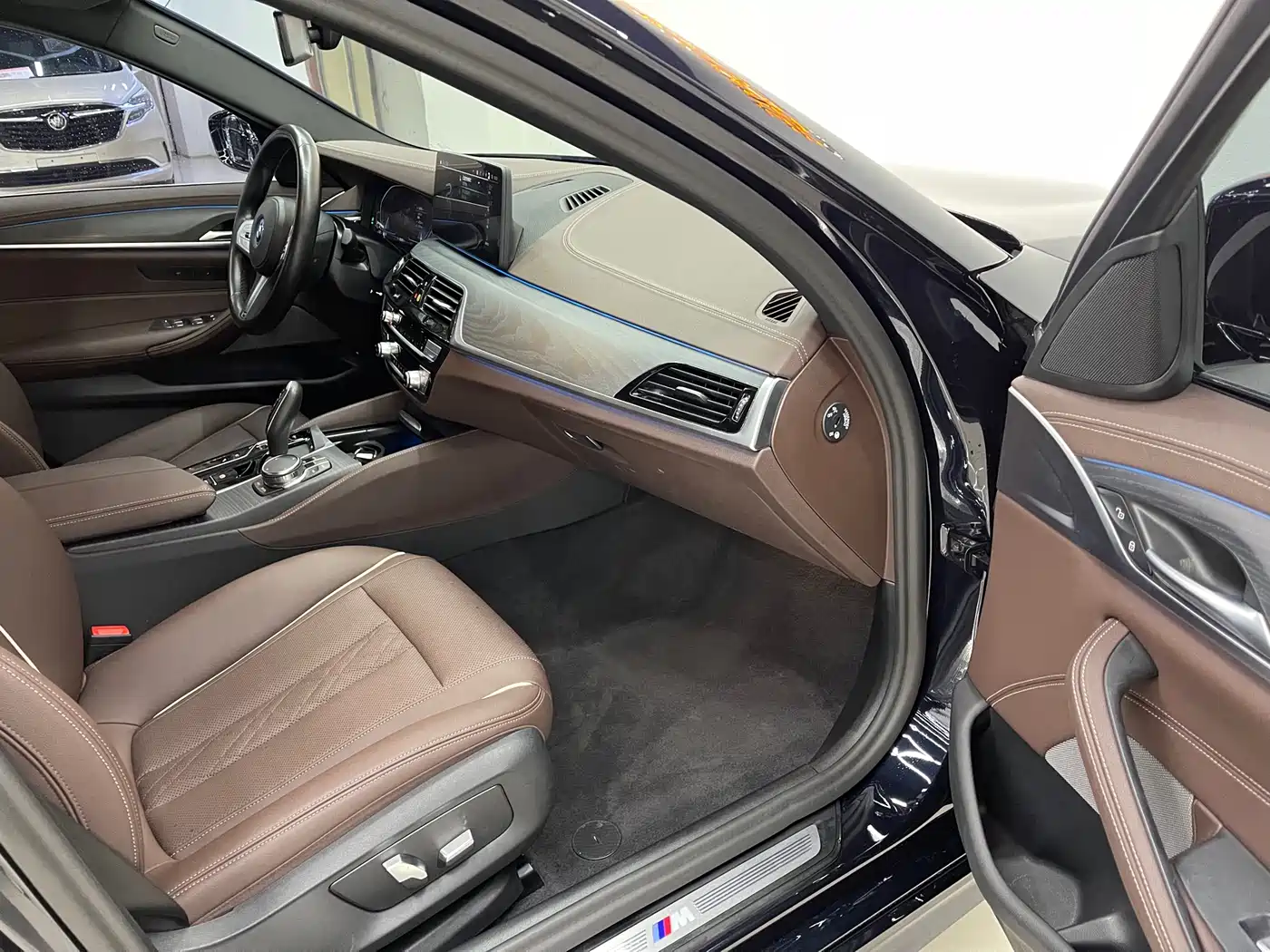 BMW 5 Series New Energy 2022 535Le M Sport Package фото 12