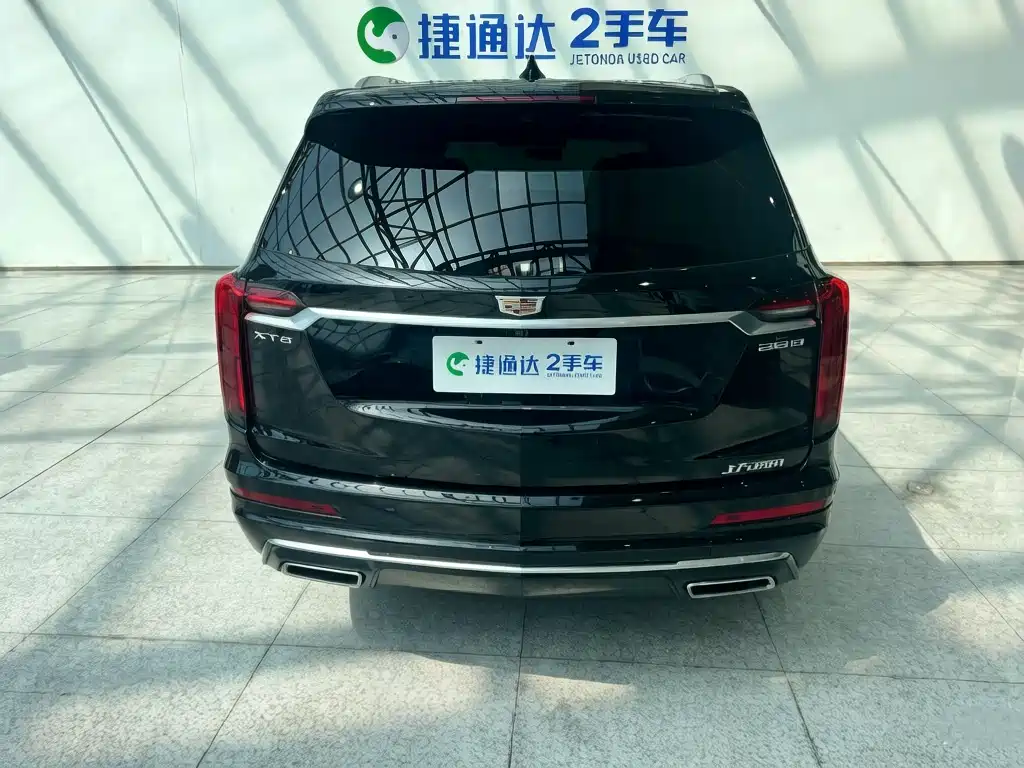 CADILLAC XT6