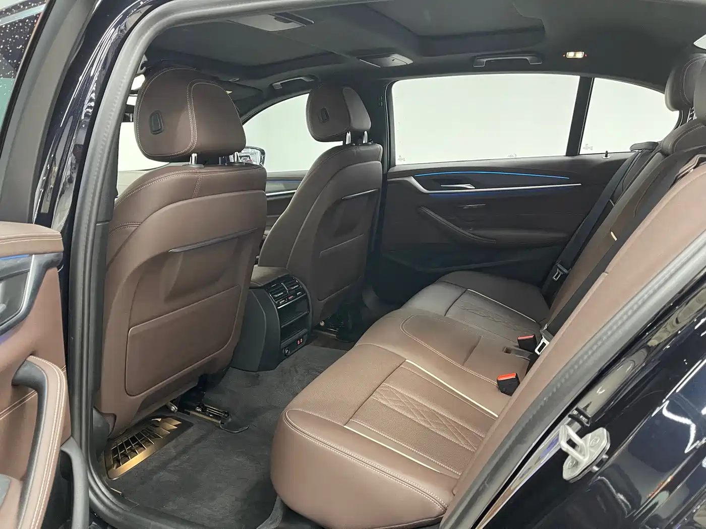 BMW 5 Series New Energy 2022 535Le M Sport Package фото 10