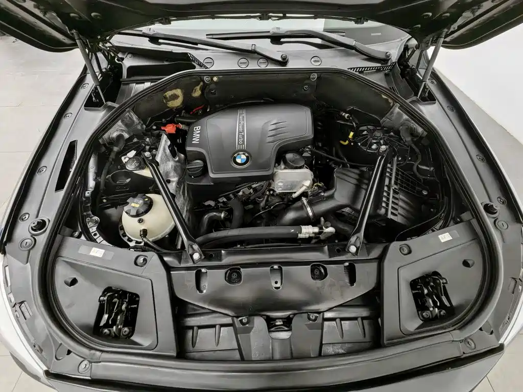 Photo 6 - BMW 5 Series GT