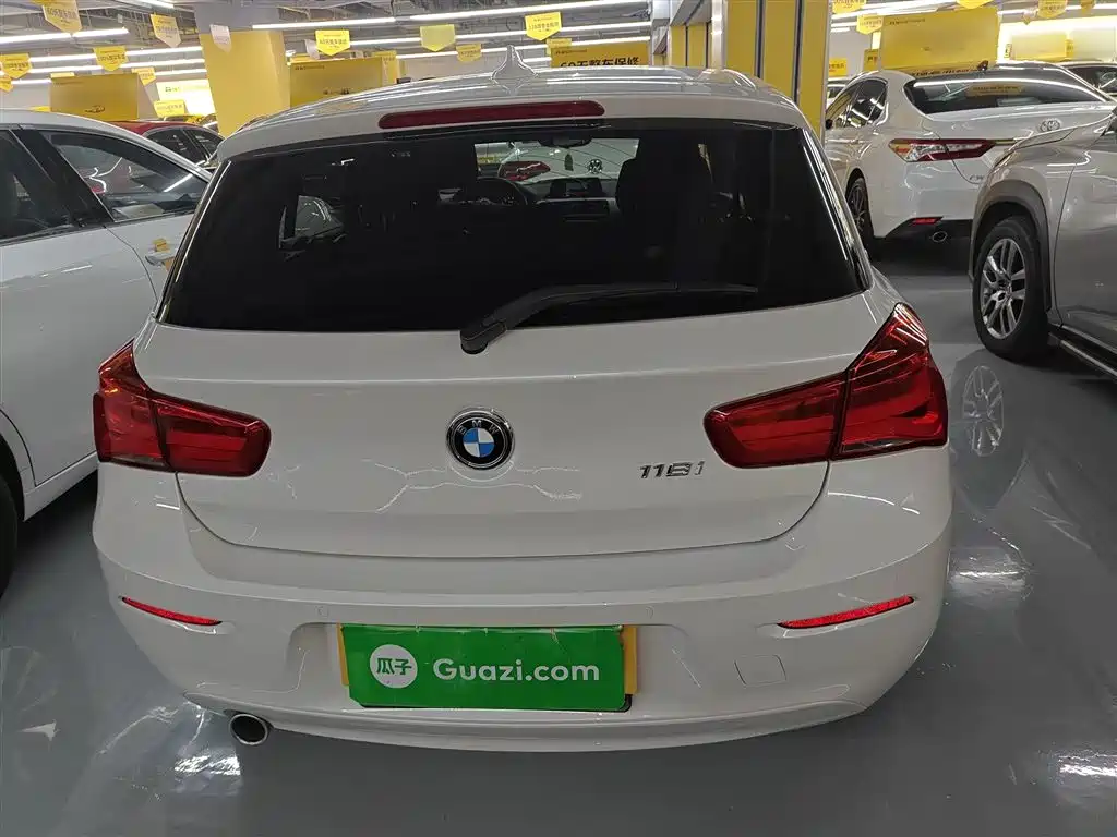 BMW 1 Series (Import) 2018 118i Leading фото 6