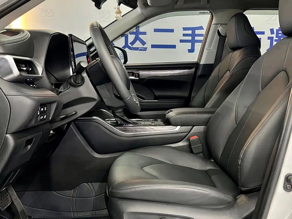 TOYOTA HIGHLANDER