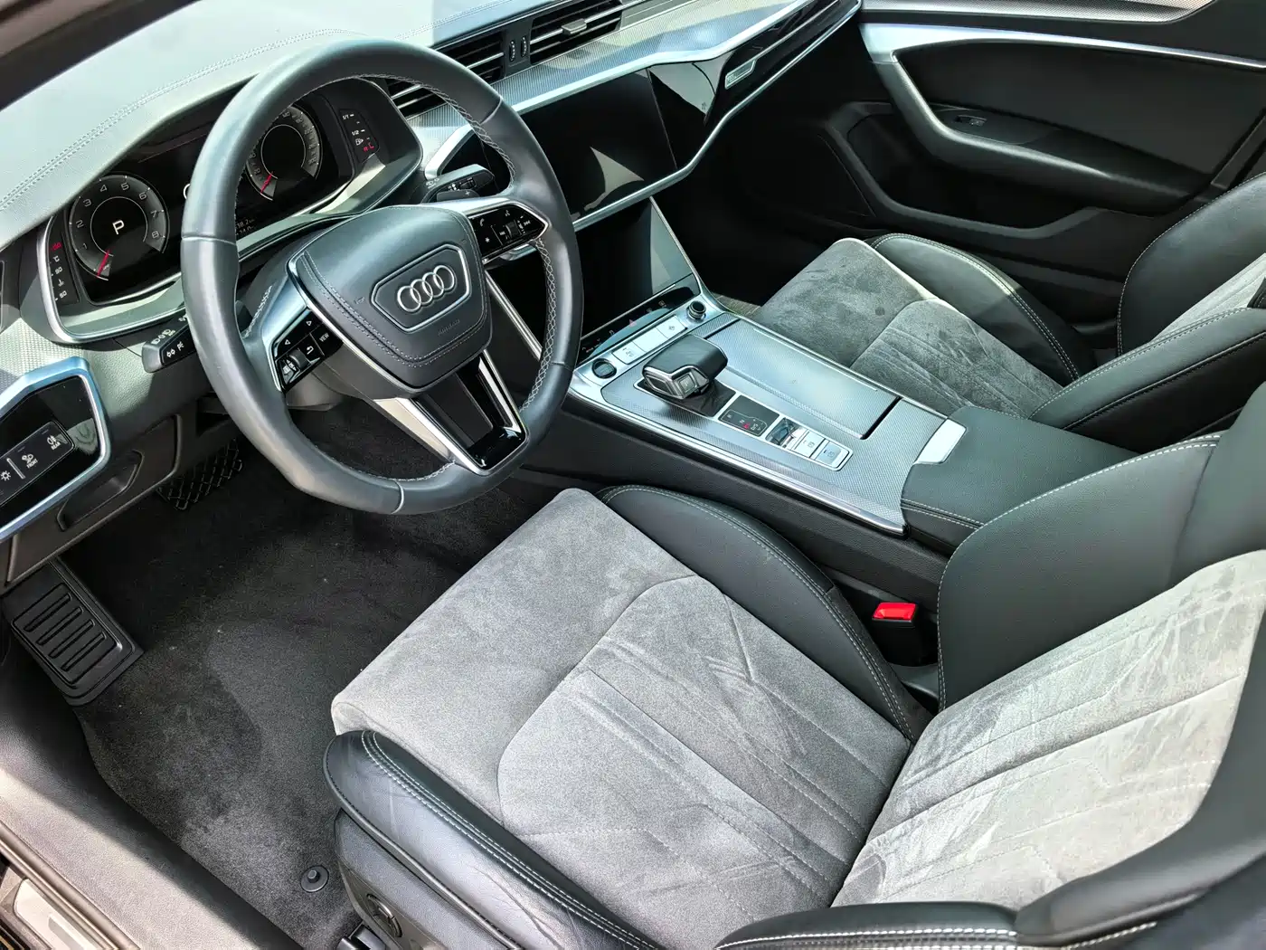 Audi A6L 2023 40 TFSI Luxury Dynamic фото 7
