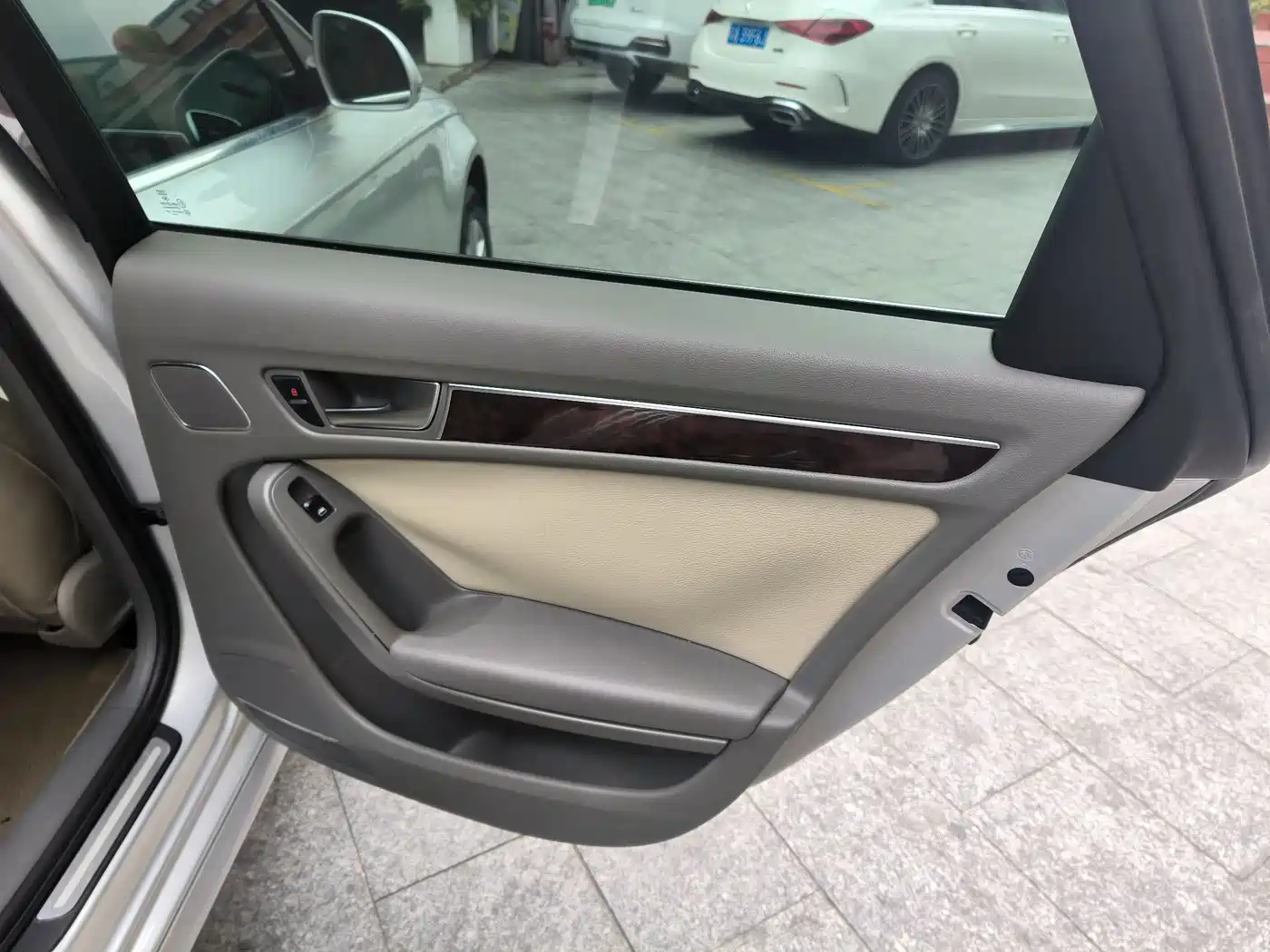Audi A4L 2011 2.0 TFSI Comfort фото 17