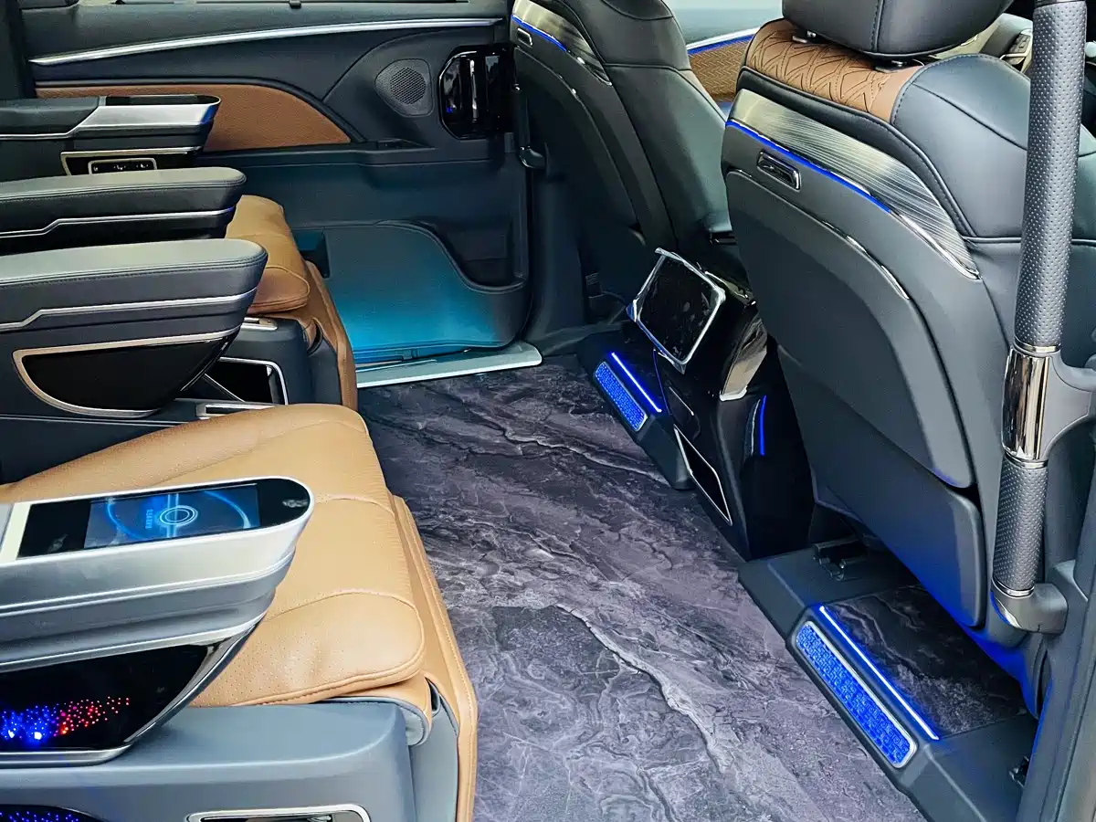 Toyota Sienna 2026 2.5L Hybrid AWD Premium Edition фото 8
