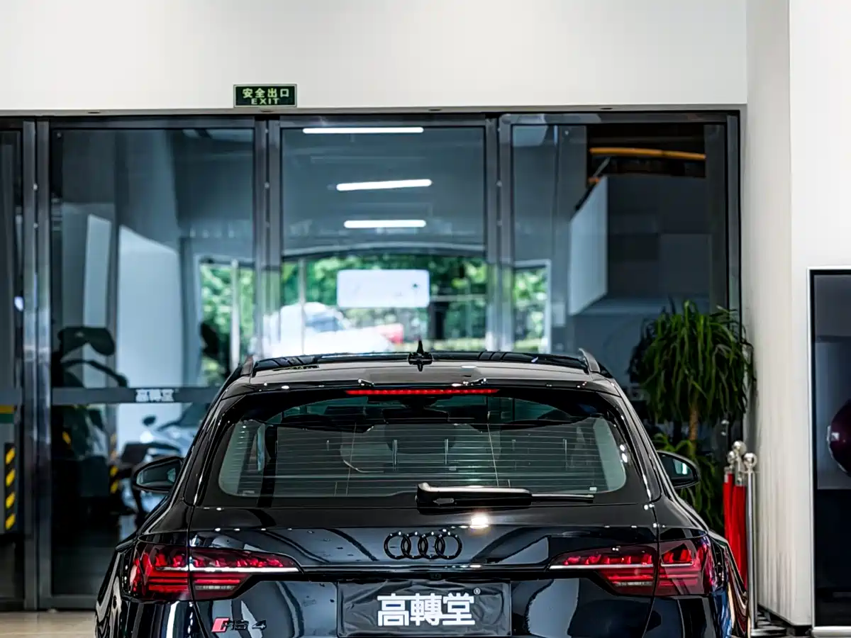 Audi RS 4 2024 2023 Model RS4 Avant Dark Gold Edition