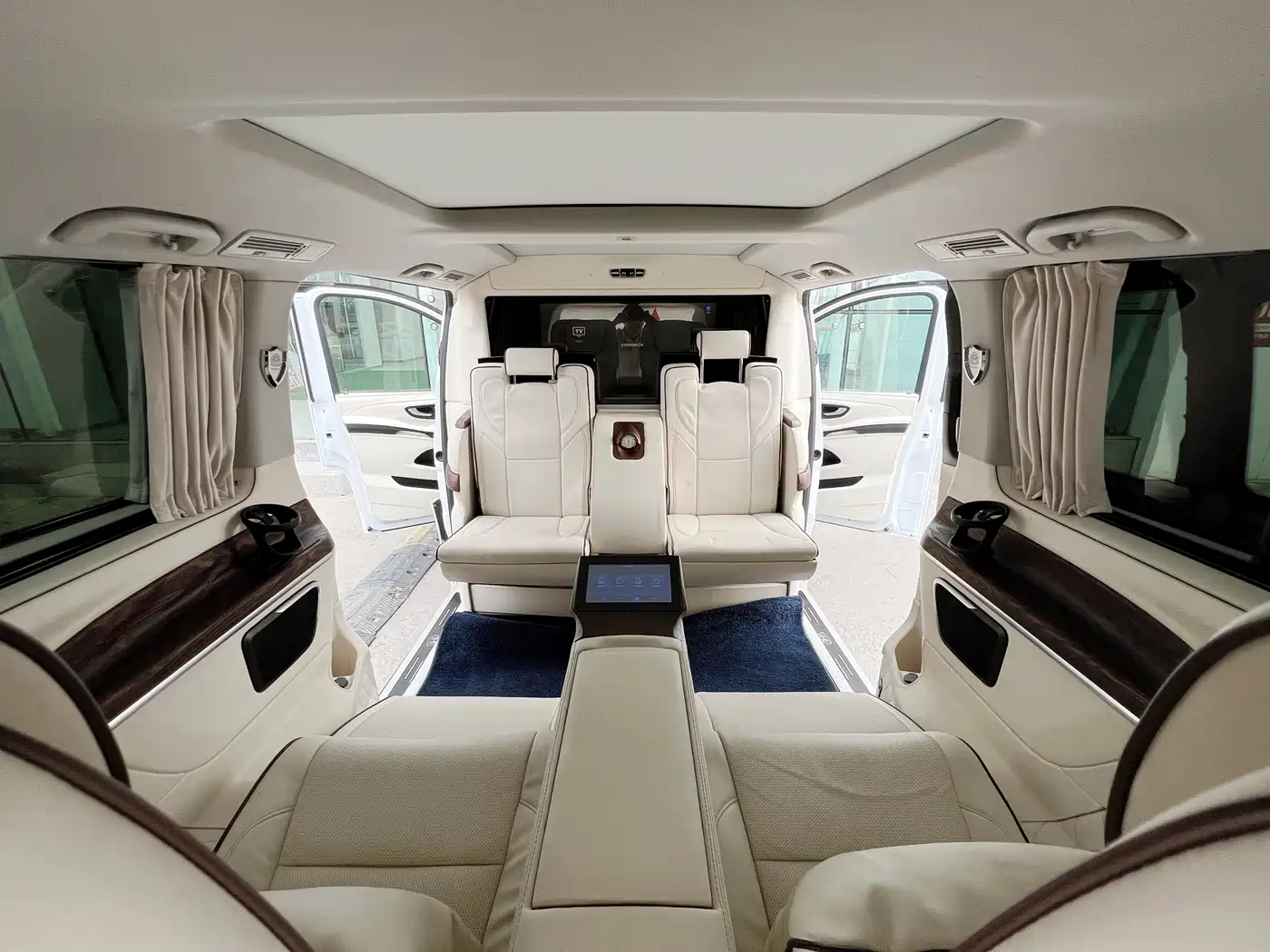 Mercedes-Benz V-Class 2018 V 260 L Premium Long Wheelbase Edition China VI фото 20