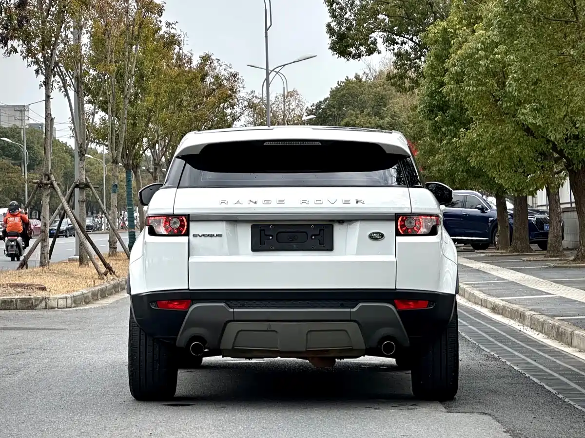 Land Rover Range Rover Evoque 2015 2.0T 5-Door Intelligent Edition фото 5